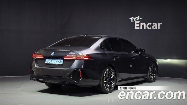 BMW i5 G60 M60 xDrive - фото 1