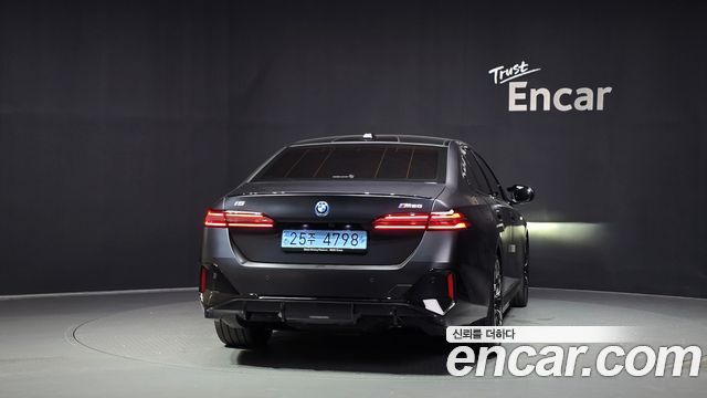 BMW i5 G60 M60 xDrive - фото 3