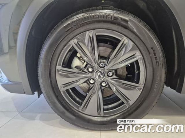 Lexus UX 300h 2.0 2WD - фото 4