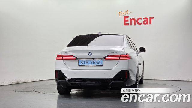 BMW i5 G60 xDrive 40 M Sport - фото 3