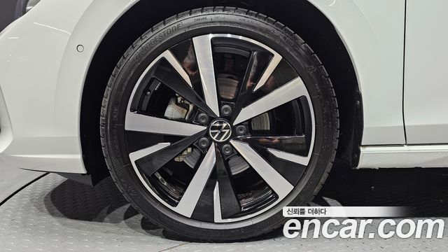 Volkswagen Golf 8-го поколения 2.0 TDI Prestige - фото 4