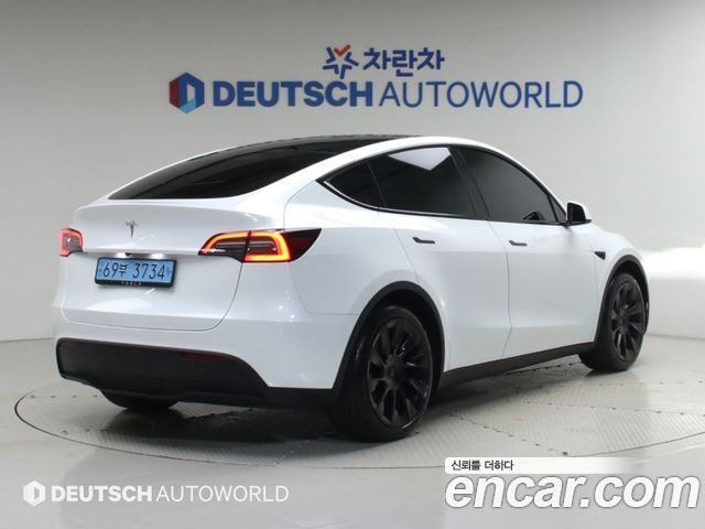 Tesla Model Y RWD - фото 1