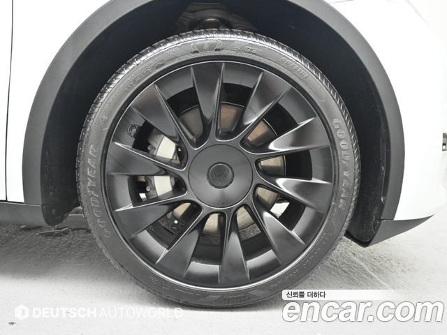 Tesla Model Y RWD - фото 4