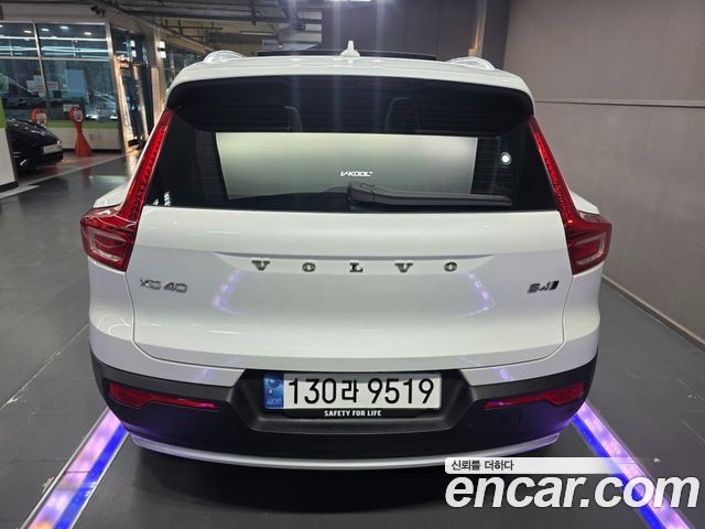 Volvo XC40 B4 Ultra Bright - фото 3