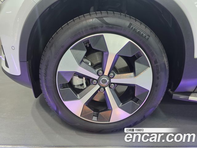 Volvo XC40 B4 Ultra Bright - фото 4