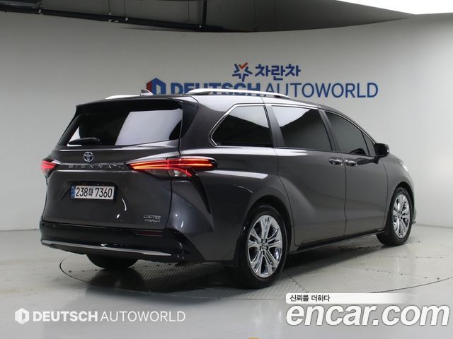 Toyota Sienna 4-го поколения 2.5 Hybrid 2WD - фото 1