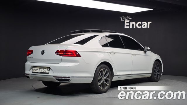 Volkswagen Passat B8 2.0 TDI Premium - фото 1