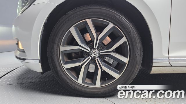 Volkswagen Passat B8 2.0 TDI Premium - фото 4