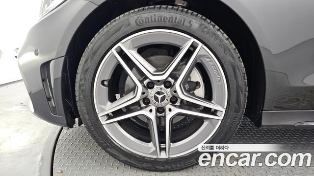 Mercedes-Benz C-Class W205 C200 AMG Line - фото 4