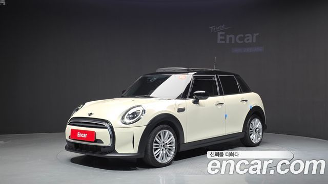 Mini Cooper 5-Door Classic Plus 3rd - фото 0