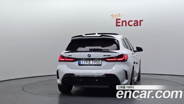 BMW 1 Series F40 M135i xDrive - фото 3