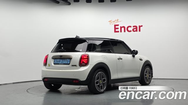 Mini Cooper Electric Resolute Edition 3rd - фото 0