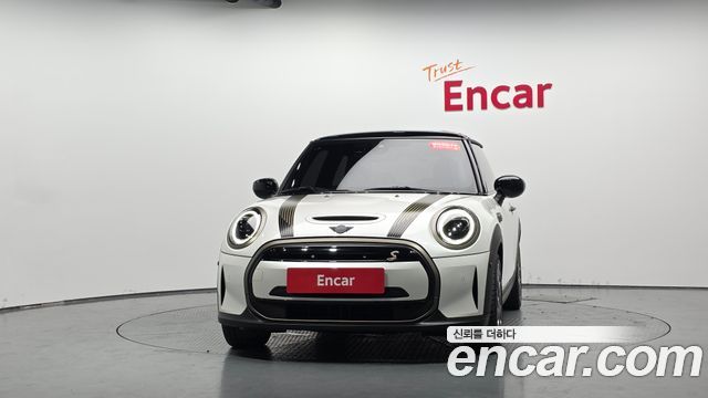 Mini Cooper Electric Resolute Edition 3rd - фото 1
