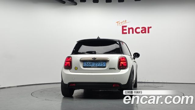 Mini Cooper Electric Resolute Edition 3rd - фото 2