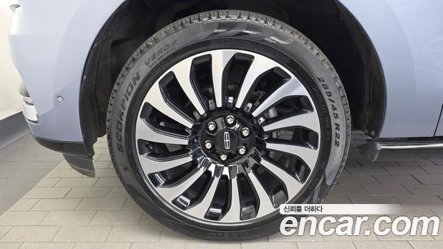 Lincoln Navigator 4-го поколения 3.5L Black Label - фото 4
