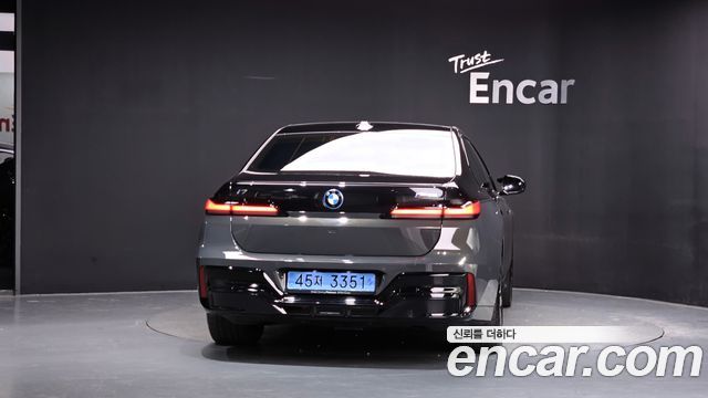 BMW i7 G70 M70 xDrive M Performance - фото 2