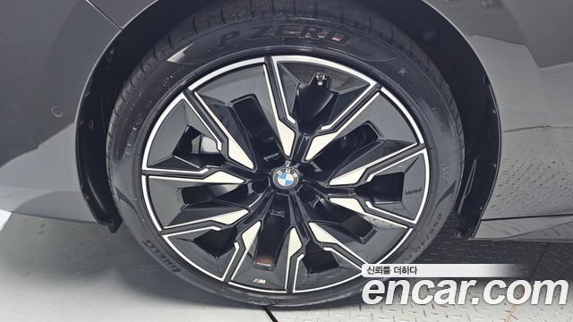 BMW i7 G70 M70 xDrive M Performance - фото 3