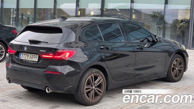 BMW 1 Series F40 120i Sports - фото 3