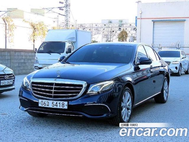 Mercedes-Benz E-Class W213 E220d Exclusive - фото 0