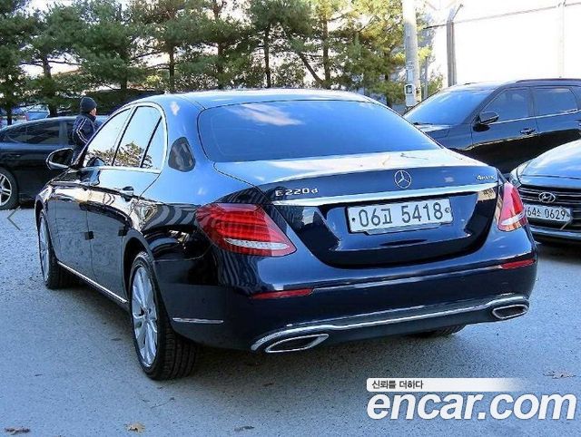 Mercedes-Benz E-Class W213 E220d Exclusive - фото 2