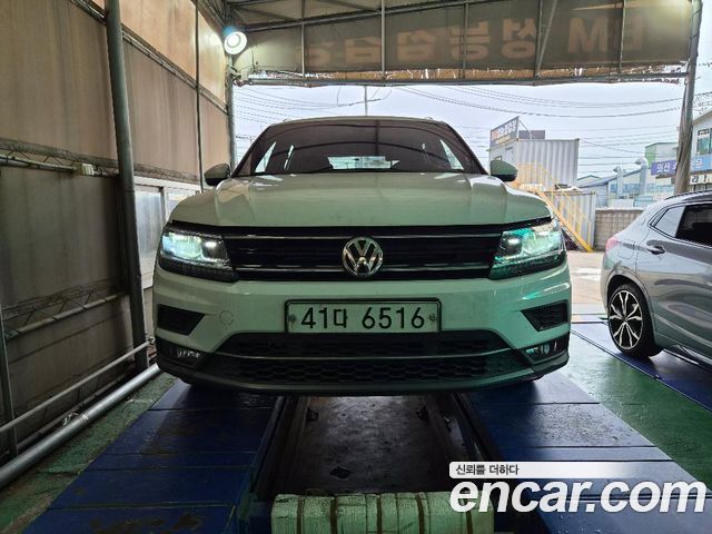 Volkswagen Tiguan 2-го поколения 2.0 TDI Premium - фото 0