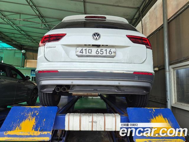 Volkswagen Tiguan 2-го поколения 2.0 TDI Premium - фото 1