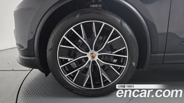 Porsche Macan EV Base 4 - фото 4