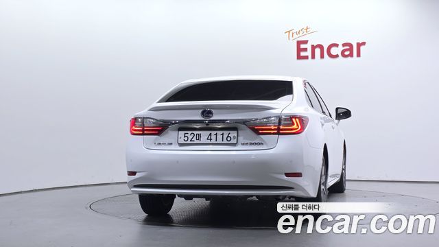 Lexus ES 300h Supreme XV60 - фото 3