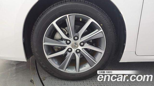 Lexus ES 300h Supreme XV60 - фото 4
