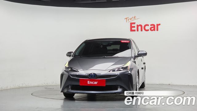 Toyota Prius 4-го поколения 1.8 - фото 1