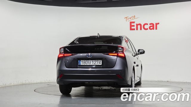 Toyota Prius 4-го поколения 1.8 - фото 2