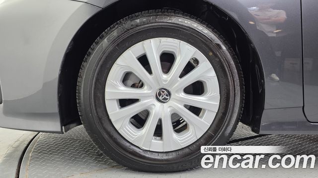 Toyota Prius 4-го поколения 1.8 - фото 3