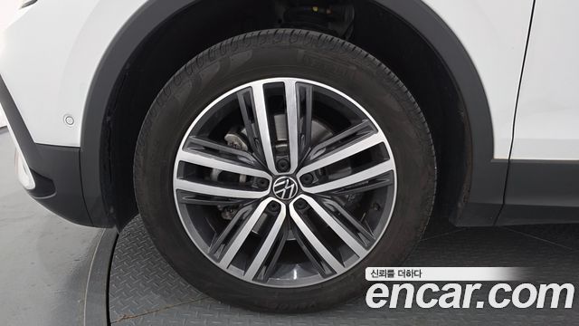 Volkswagen Tiguan Allspace 2.0 TSI Prestige - фото 4