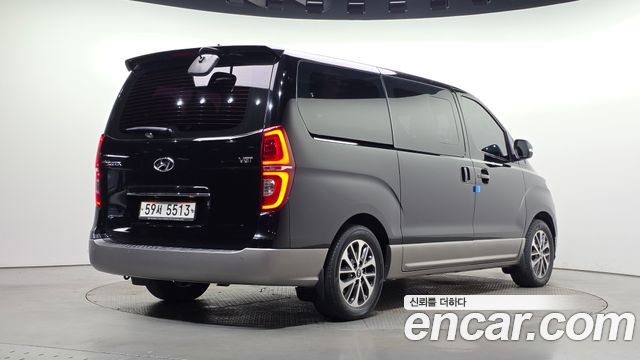 Hyundai Starex New Urban 9-Seater Exclusive - фото 1