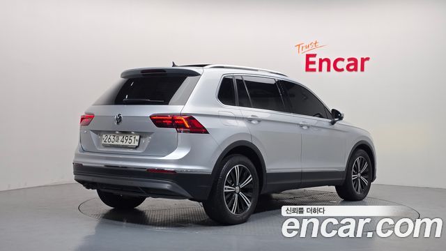 Volkswagen Tiguan 2-го поколения 2.0 TDI Prestige - фото 1