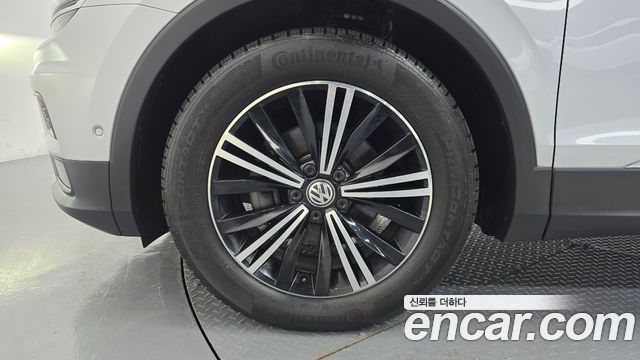 Volkswagen Tiguan 2-го поколения 2.0 TDI Prestige - фото 4