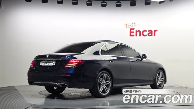 Mercedes-Benz E-Class W213 E300 4MATIC AMG Line - фото 1
