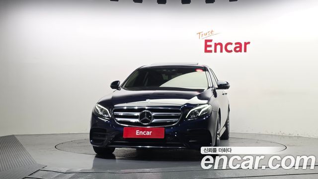 Mercedes-Benz E-Class W213 E300 4MATIC AMG Line - фото 2