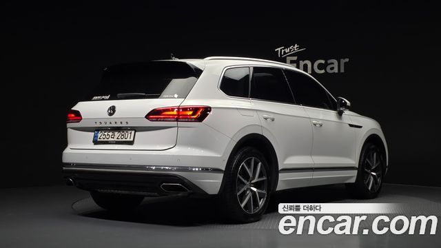 Volkswagen Touareg 3-го поколения 3.0 TDI Prestige - фото 1