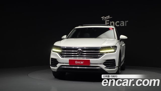 Volkswagen Touareg 3-го поколения 3.0 TDI Prestige - фото 2
