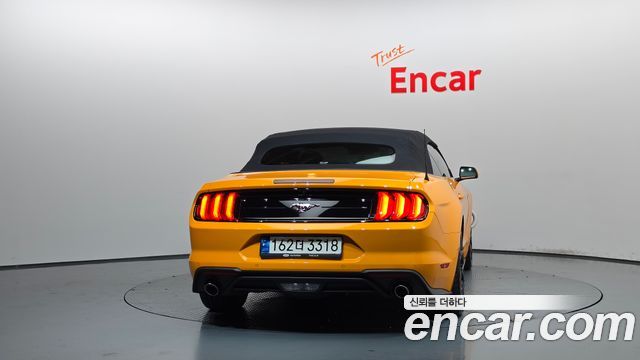Ford Mustang Convertible - фото 2