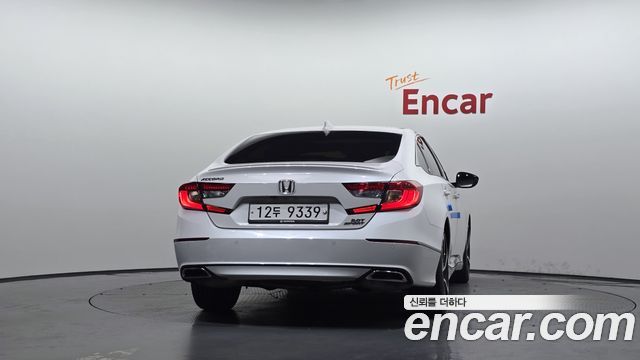 Honda Accord 10-го поколения 2.0 Turbo Sport - фото 3