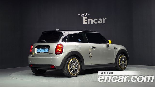 Mini Cooper Electric SE Electric 3rd - фото 1