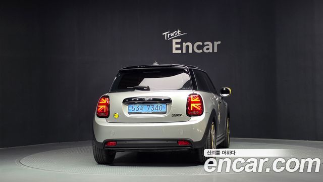 Mini Cooper Electric SE Electric 3rd - фото 3