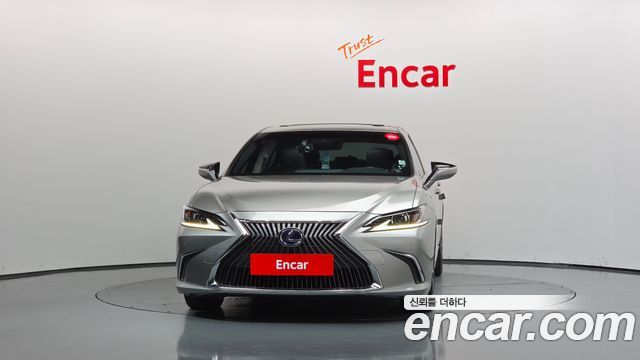 Lexus ES 300h 7-го поколения Luxury - фото 2