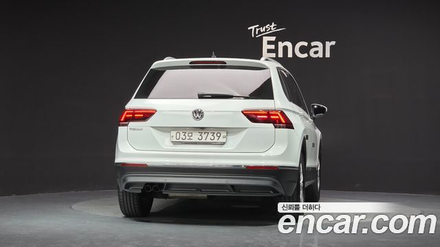 Volkswagen Tiguan 2-го поколения 2.0 TDI Premium - фото 3