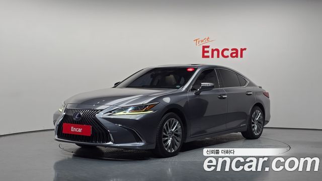 Lexus ES 300h 7-го поколения Executive - фото 0