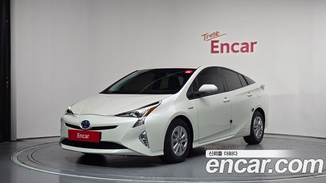 Toyota Prius 4-го поколения 1.8 E - фото 0