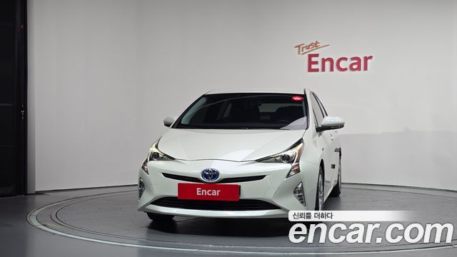 Toyota Prius 4-го поколения 1.8 E - фото 2