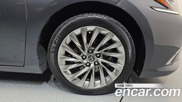 Lexus ES 300h 7-го поколения Luxury Plus - фото 4